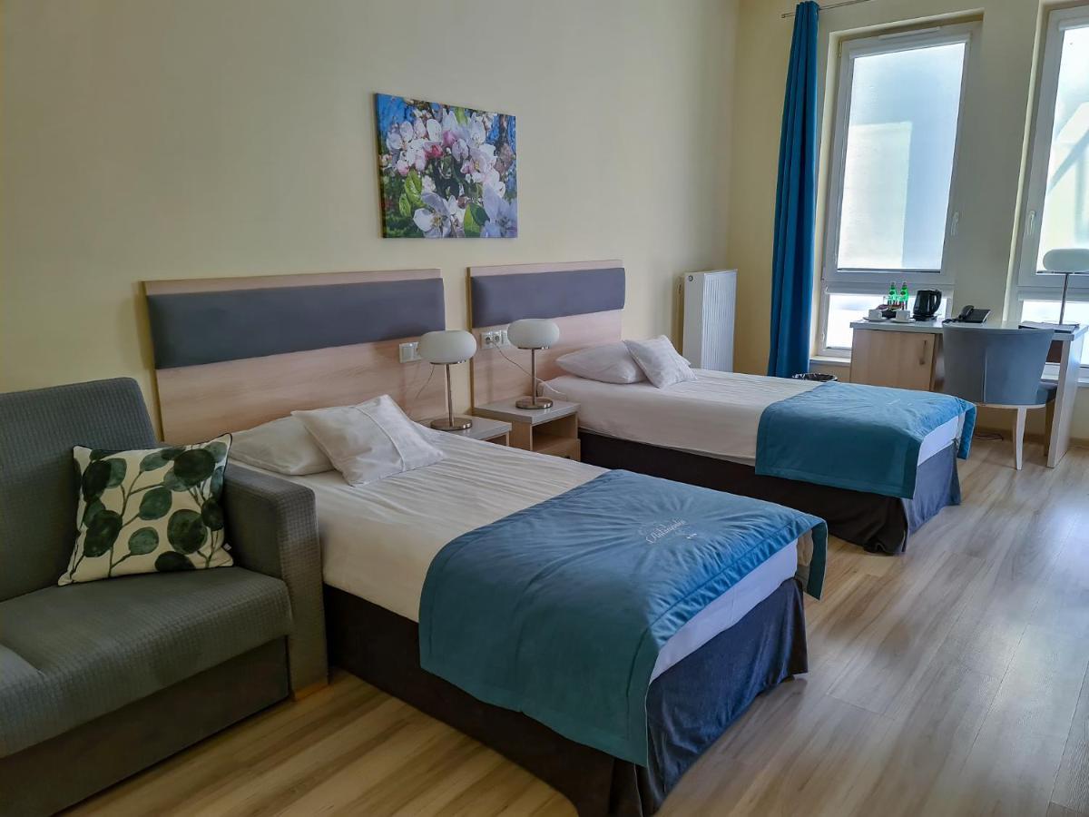 לז'נו Antoninska Hotel & Apartamenty מראה חיצוני תמונה