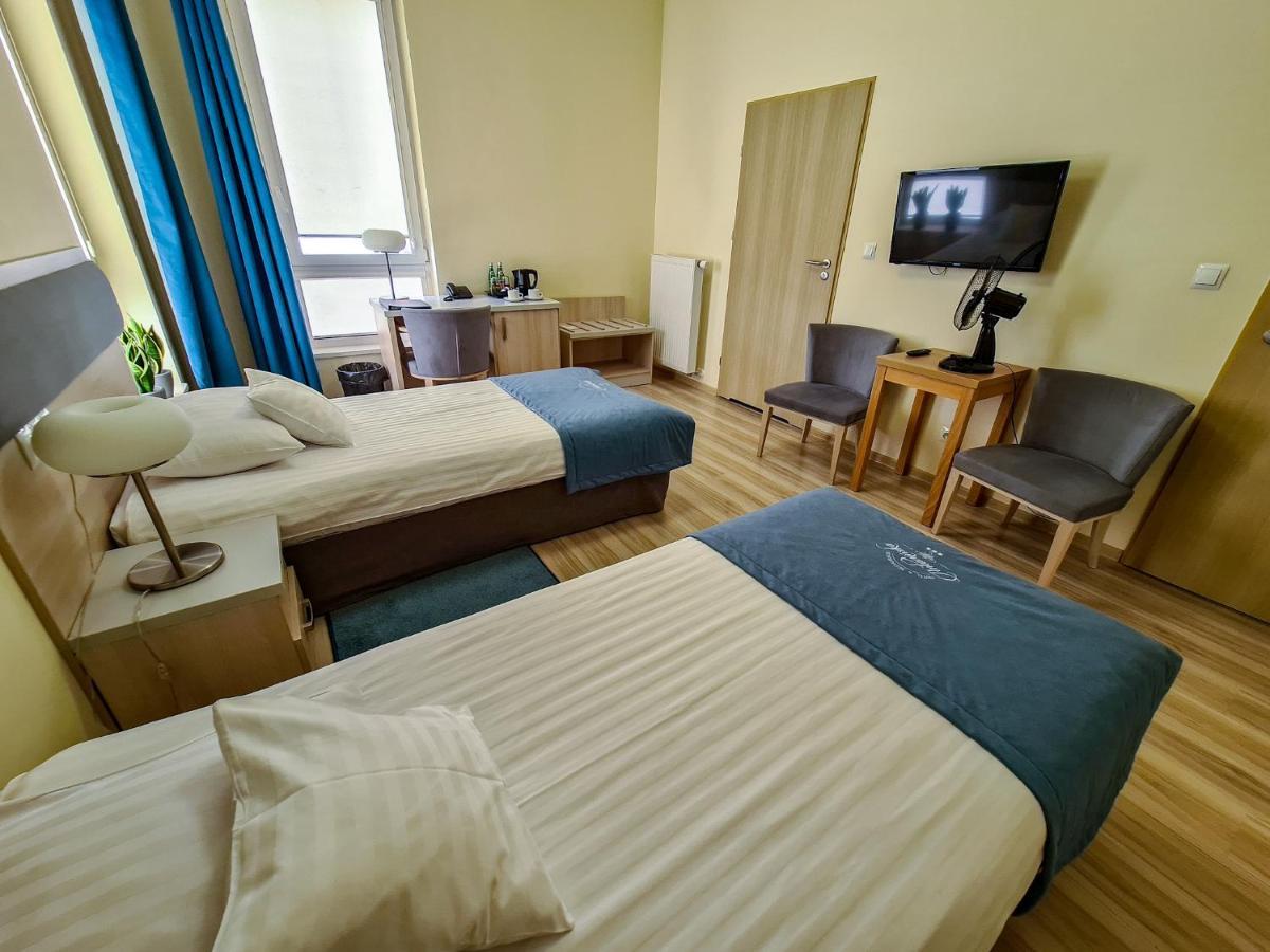 לז'נו Antoninska Hotel & Apartamenty מראה חיצוני תמונה