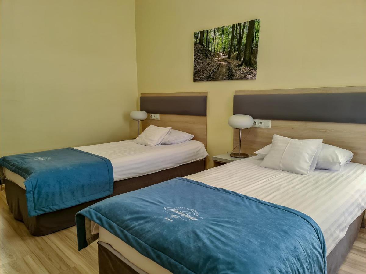 לז'נו Antoninska Hotel & Apartamenty מראה חיצוני תמונה