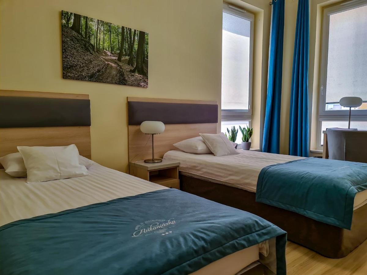 לז'נו Antoninska Hotel & Apartamenty מראה חיצוני תמונה