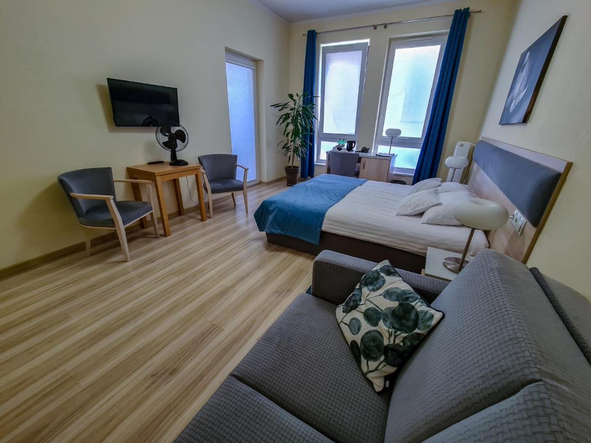 לז'נו Antoninska Hotel & Apartamenty מראה חיצוני תמונה