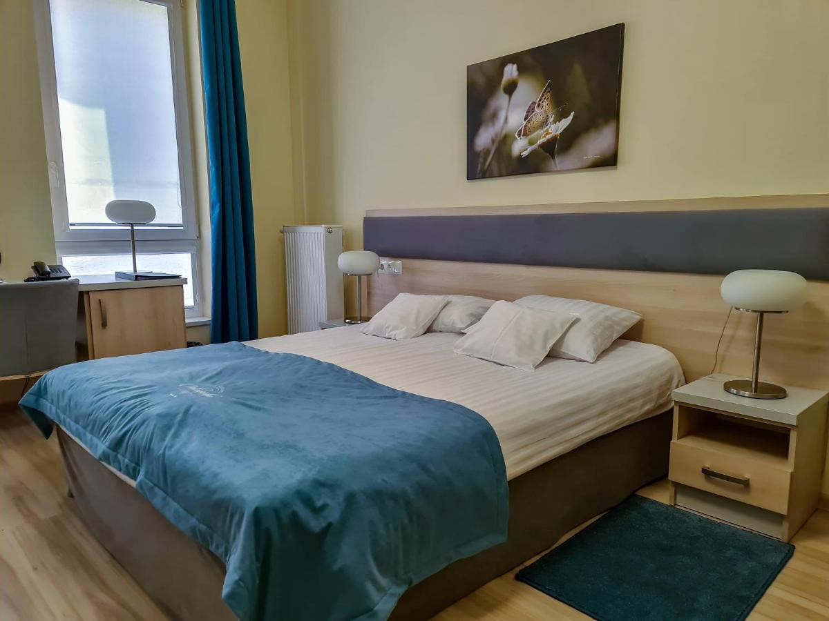 לז'נו Antoninska Hotel & Apartamenty מראה חיצוני תמונה