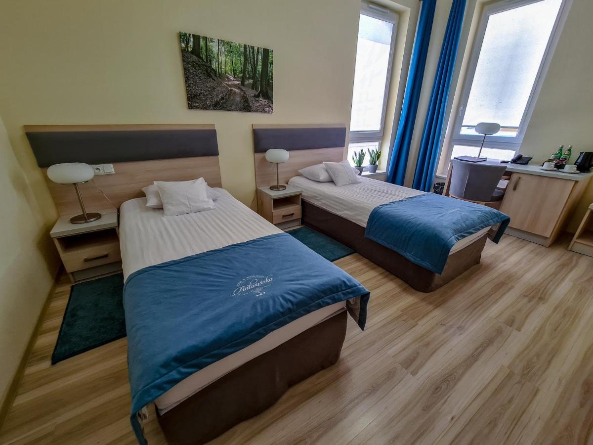 לז'נו Antoninska Hotel & Apartamenty מראה חיצוני תמונה