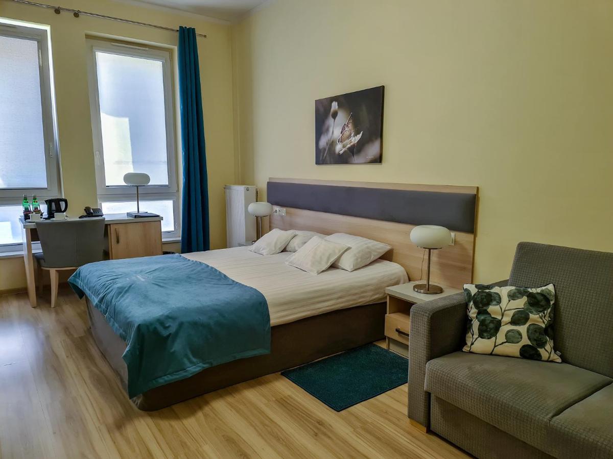לז'נו Antoninska Hotel & Apartamenty מראה חיצוני תמונה