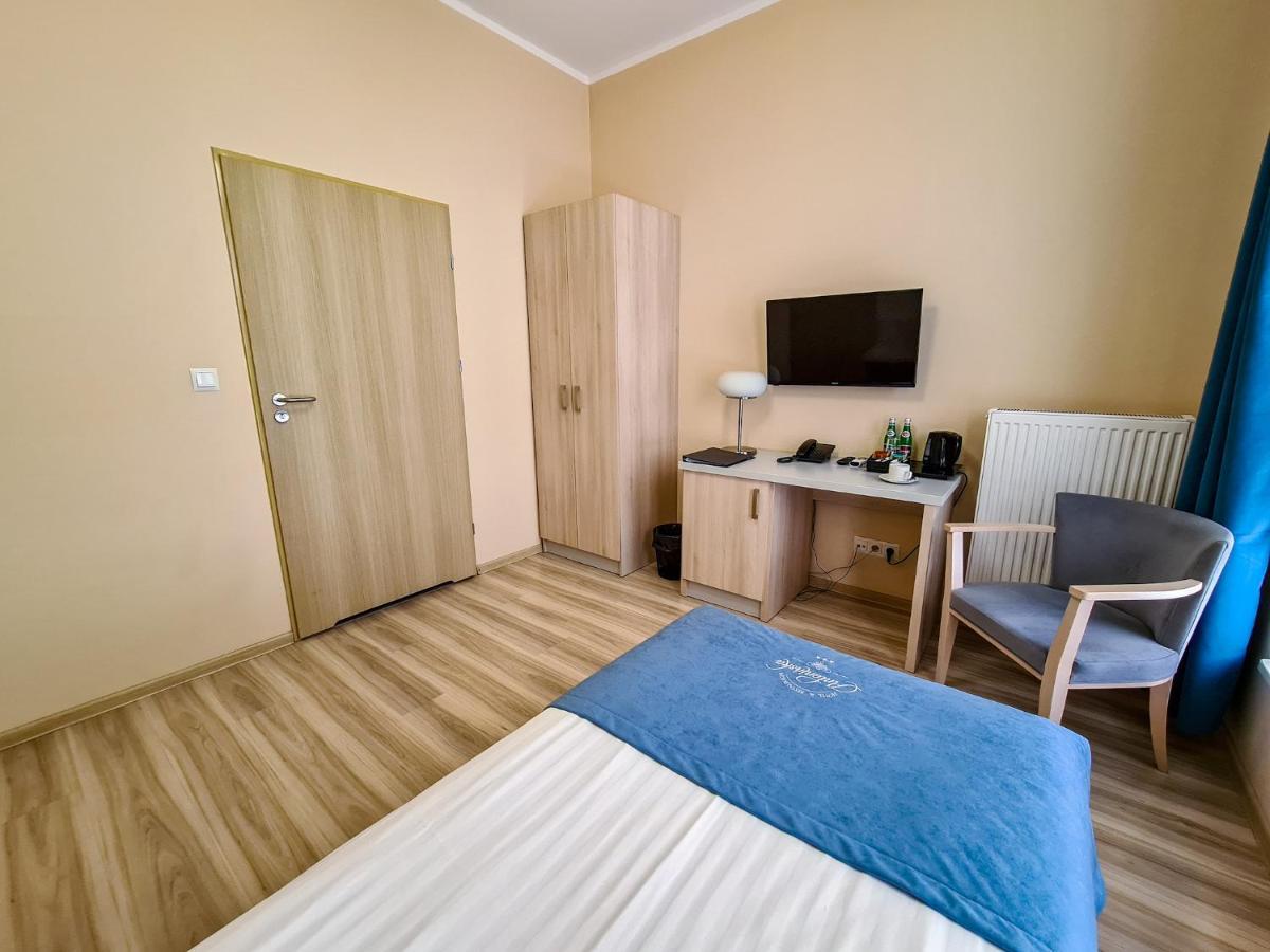 לז'נו Antoninska Hotel & Apartamenty מראה חיצוני תמונה
