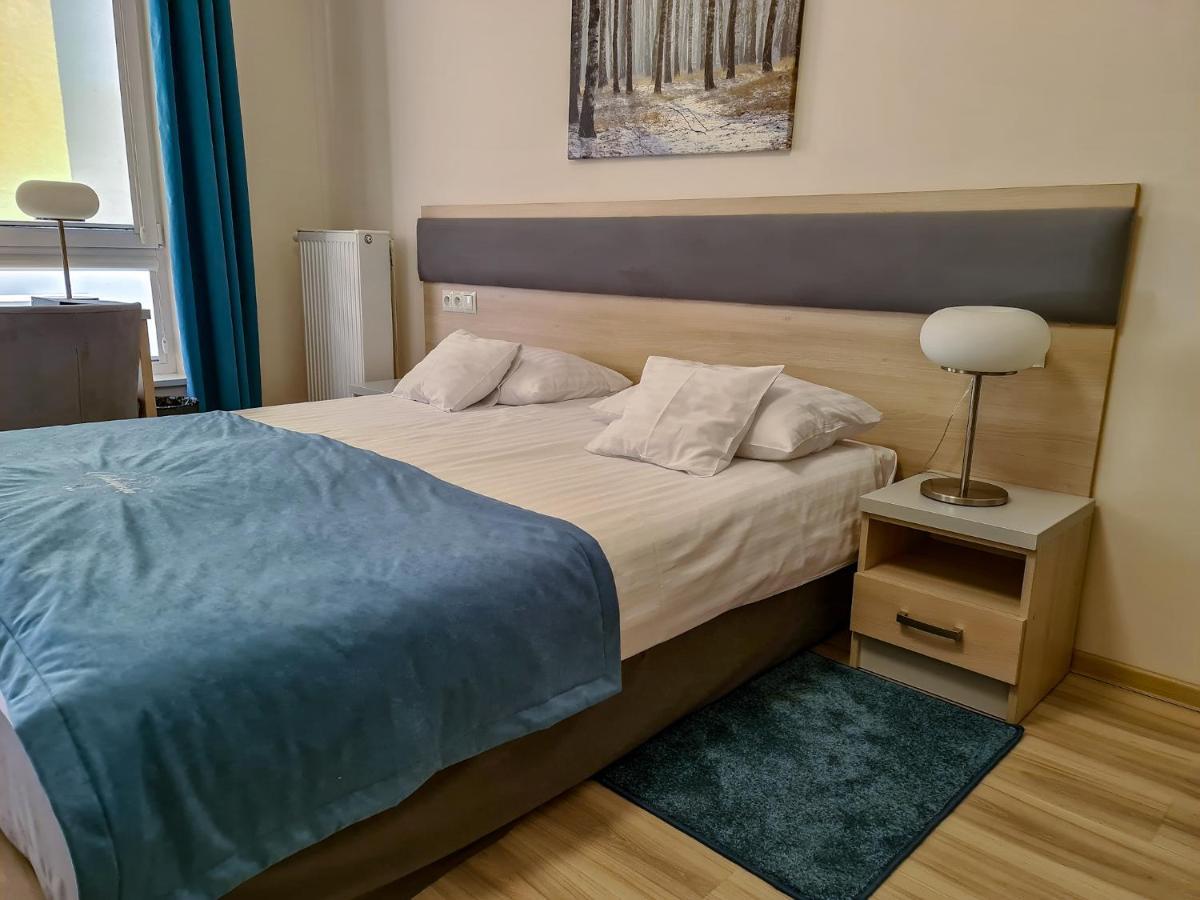 לז'נו Antoninska Hotel & Apartamenty מראה חיצוני תמונה