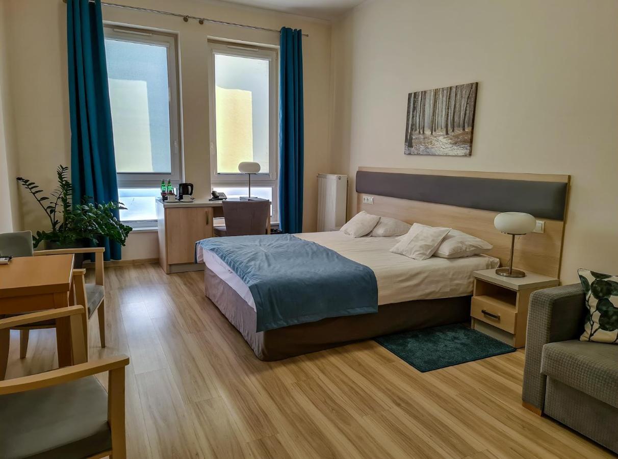 לז'נו Antoninska Hotel & Apartamenty מראה חיצוני תמונה