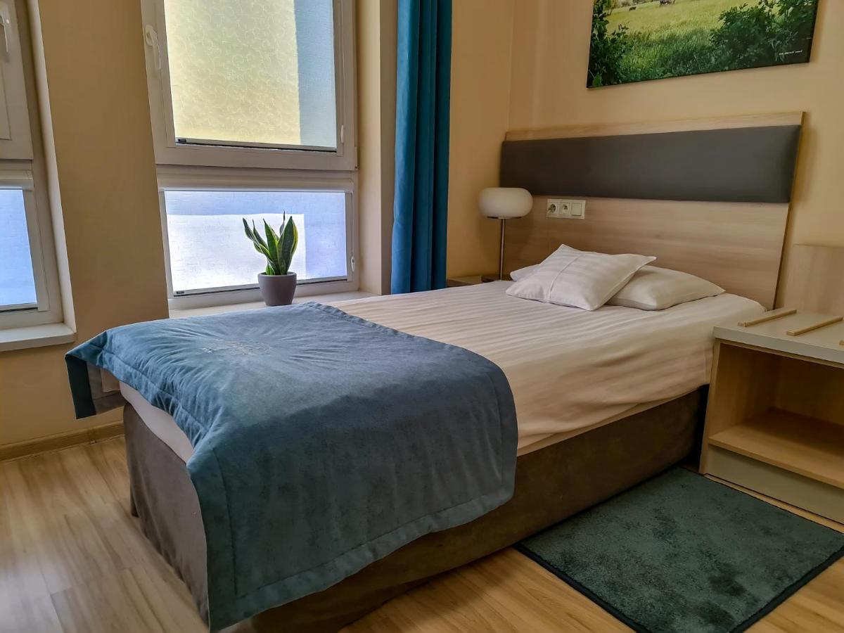 לז'נו Antoninska Hotel & Apartamenty מראה חיצוני תמונה