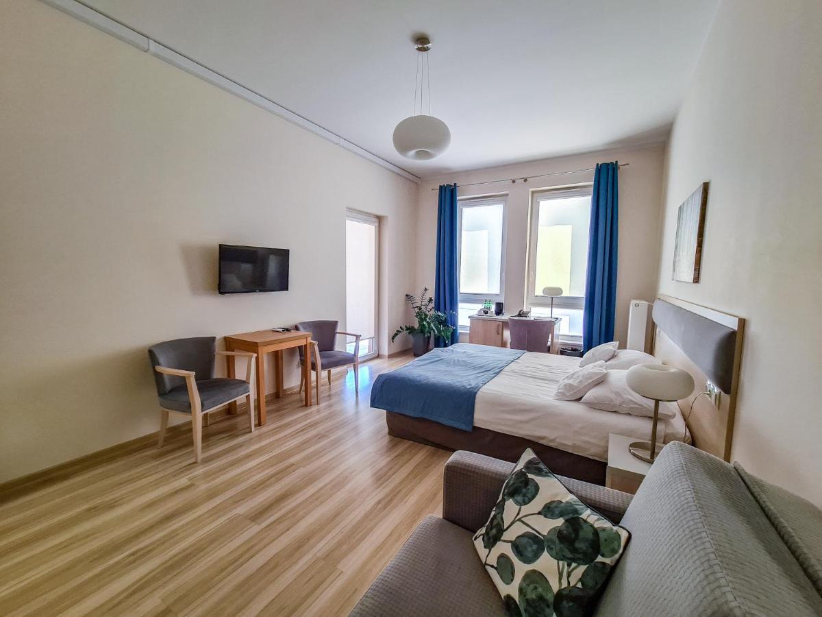 לז'נו Antoninska Hotel & Apartamenty מראה חיצוני תמונה