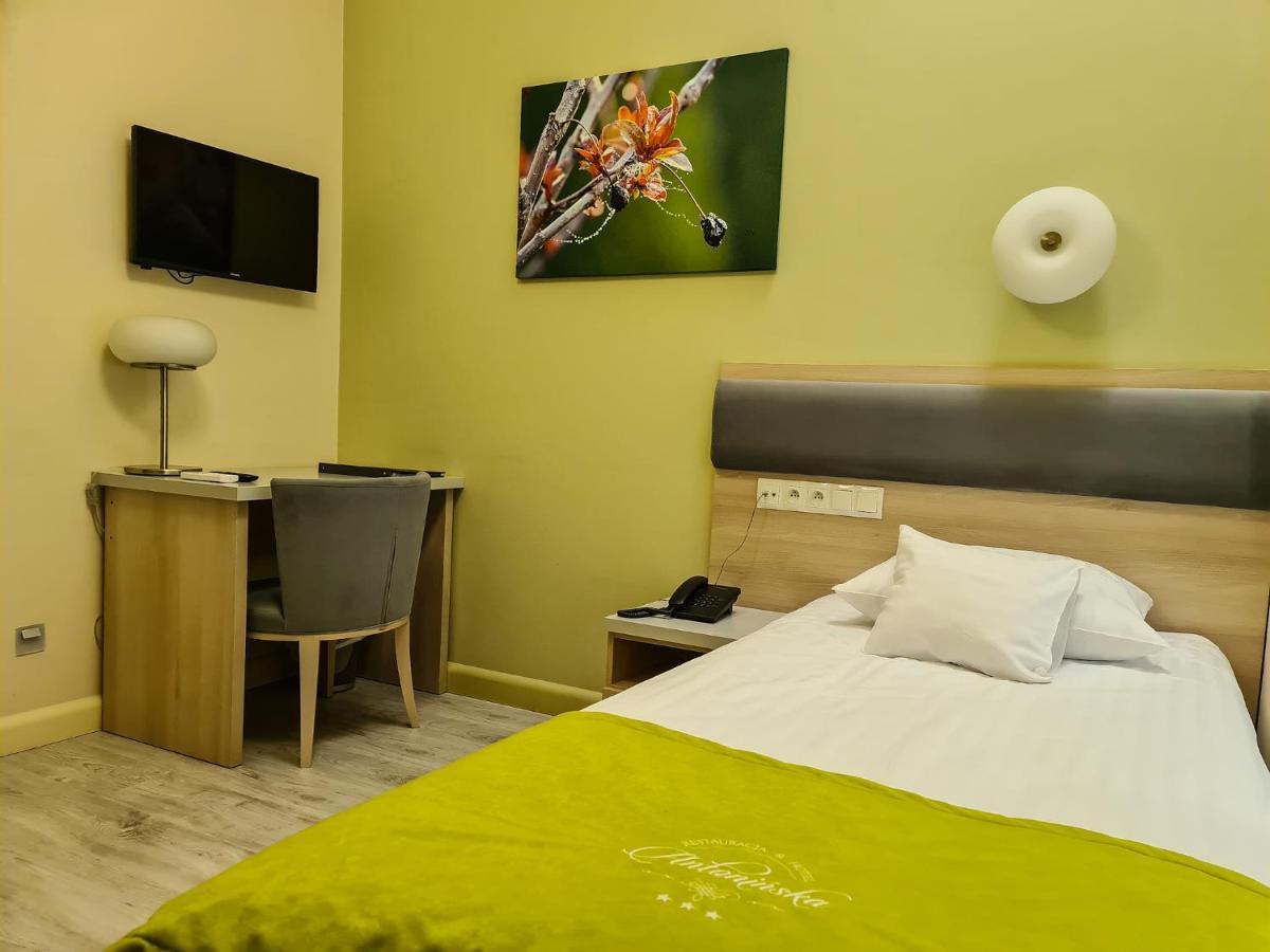לז'נו Antoninska Hotel & Apartamenty מראה חיצוני תמונה