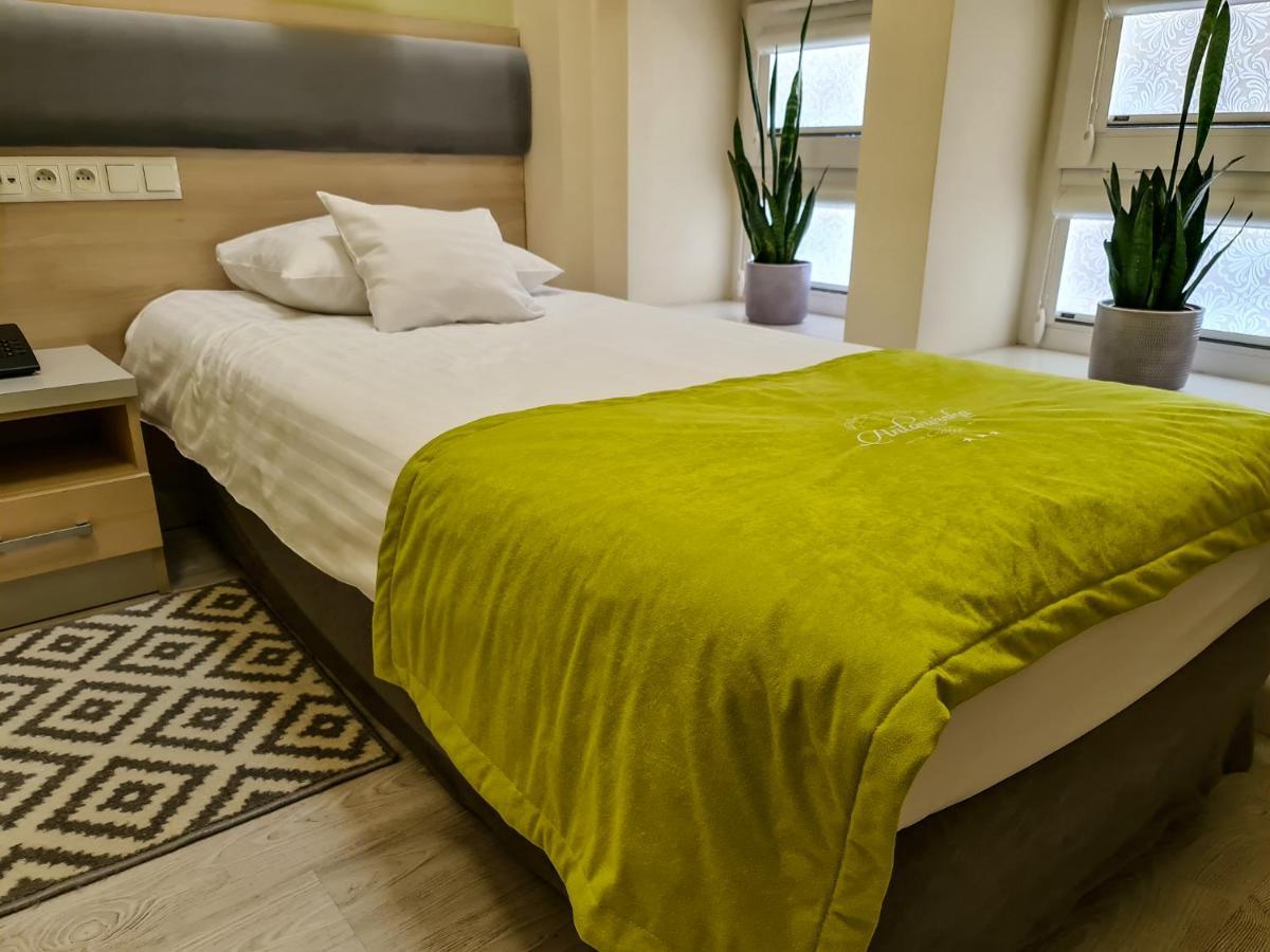 לז'נו Antoninska Hotel & Apartamenty מראה חיצוני תמונה