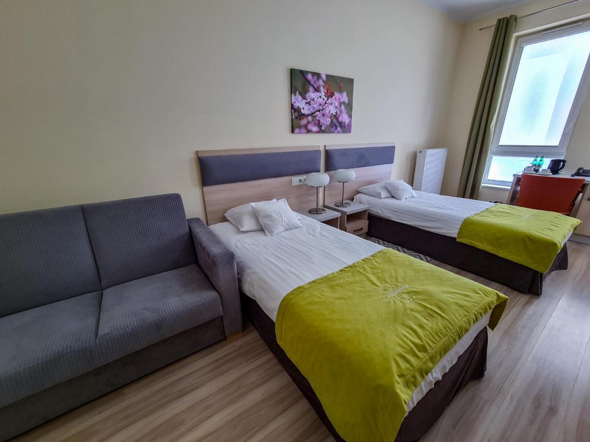 לז'נו Antoninska Hotel & Apartamenty מראה חיצוני תמונה