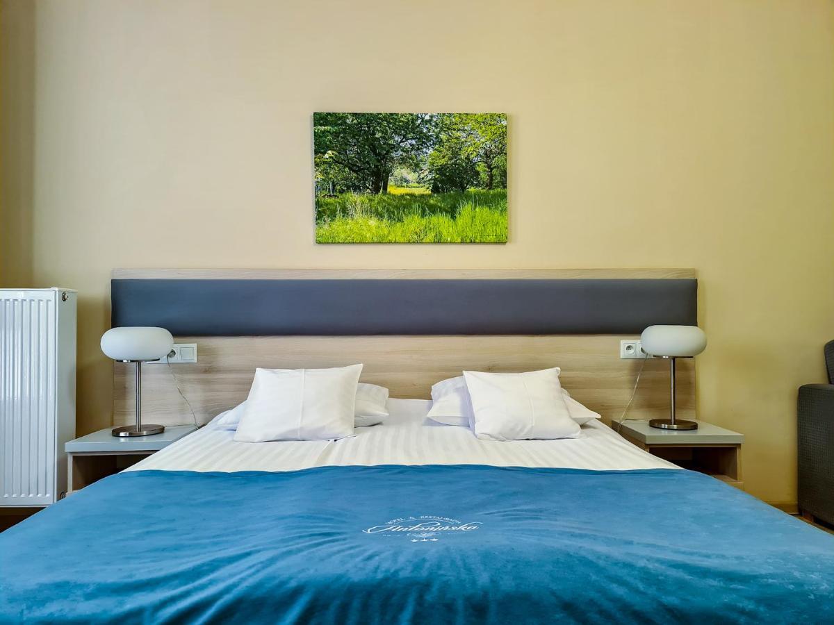 לז'נו Antoninska Hotel & Apartamenty מראה חיצוני תמונה