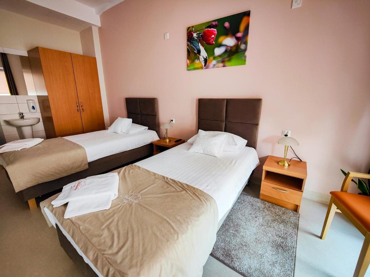 לז'נו Antoninska Hotel & Apartamenty מראה חיצוני תמונה