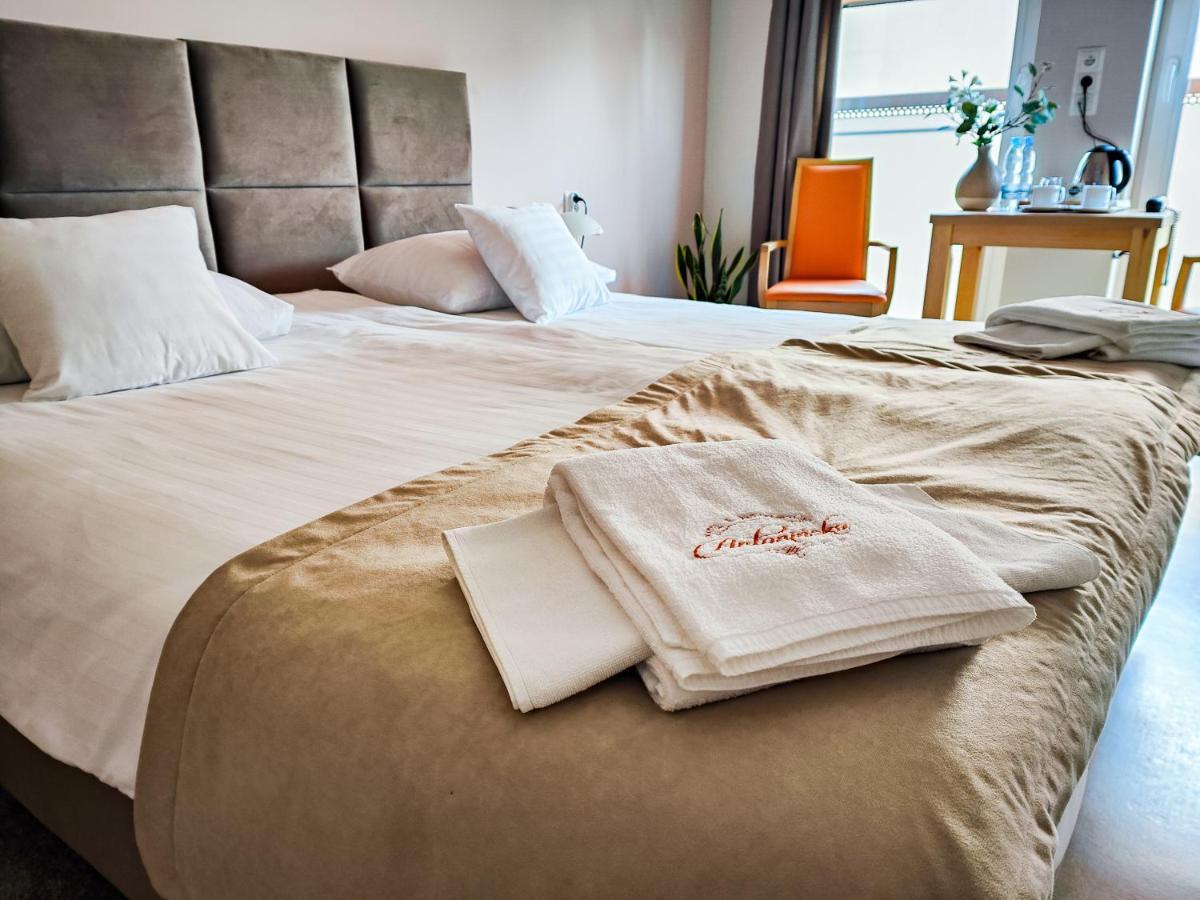 לז'נו Antoninska Hotel & Apartamenty מראה חיצוני תמונה