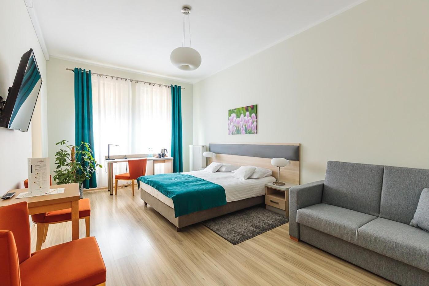 לז'נו Antoninska Hotel & Apartamenty מראה חיצוני תמונה