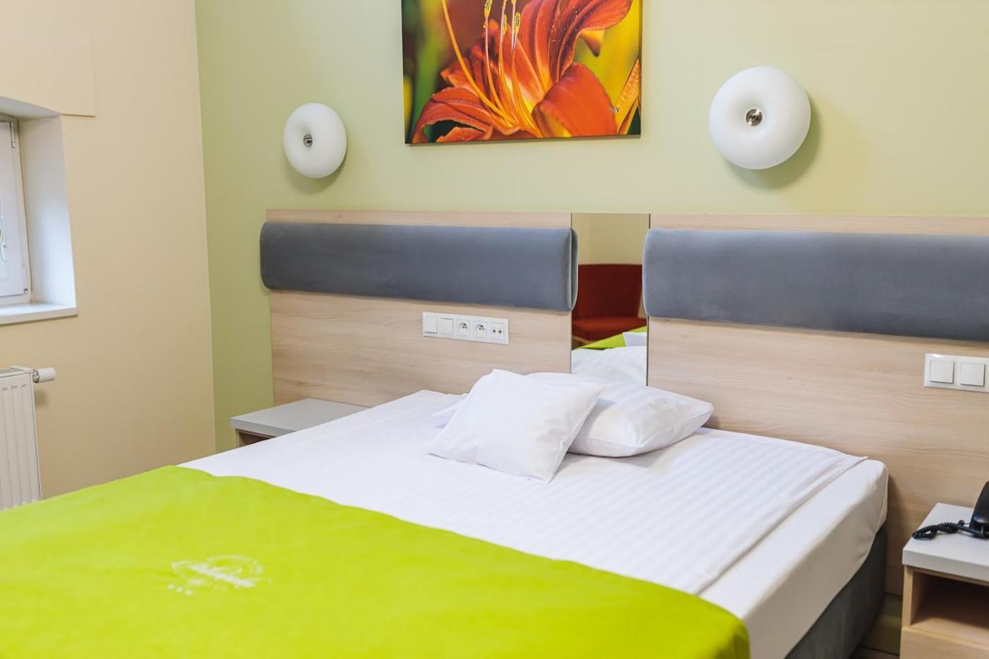 לז'נו Antoninska Hotel & Apartamenty מראה חיצוני תמונה