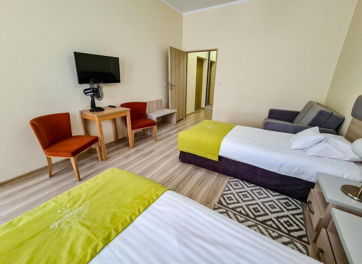 לז'נו Antoninska Hotel & Apartamenty מראה חיצוני תמונה