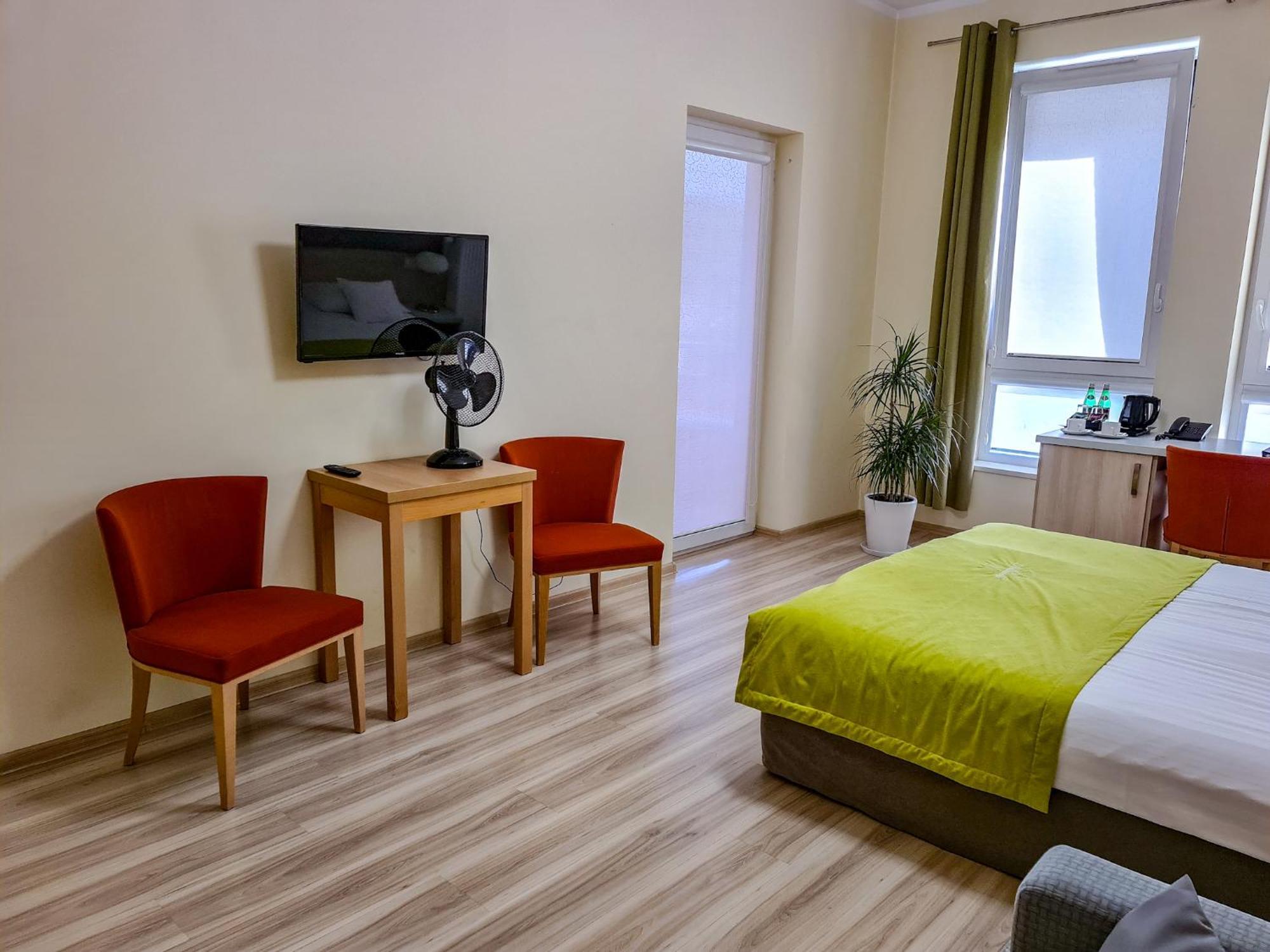 לז'נו Antoninska Hotel & Apartamenty מראה חיצוני תמונה